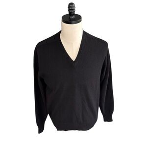 Marshall Field & Co. from Scotland Vintage cashmere V-neck black sweater |42
